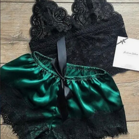 2 PCS WOMENS LACED SLEEPWEAR LINGERIE TOP AND SHORTS SIZE M NEW - Picture 1 of 4